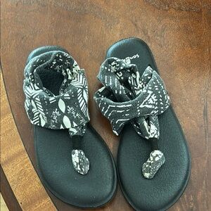 Sanuk Black and White Women's Sandals